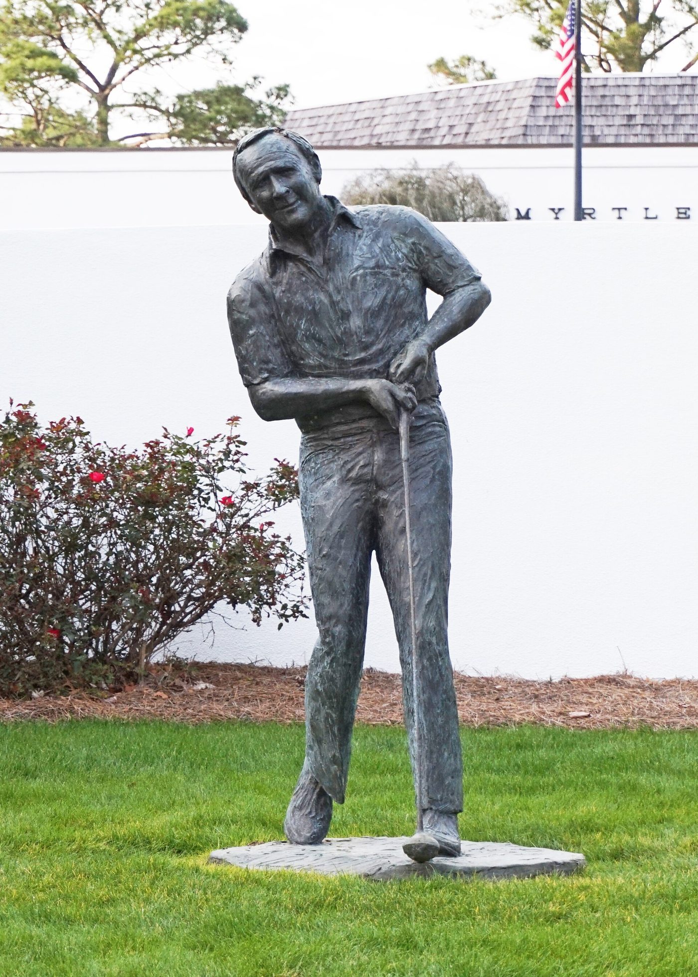 Bronze statue of Arnold Palmer outside the clubhouse at Myrtle Beach National Golf Club