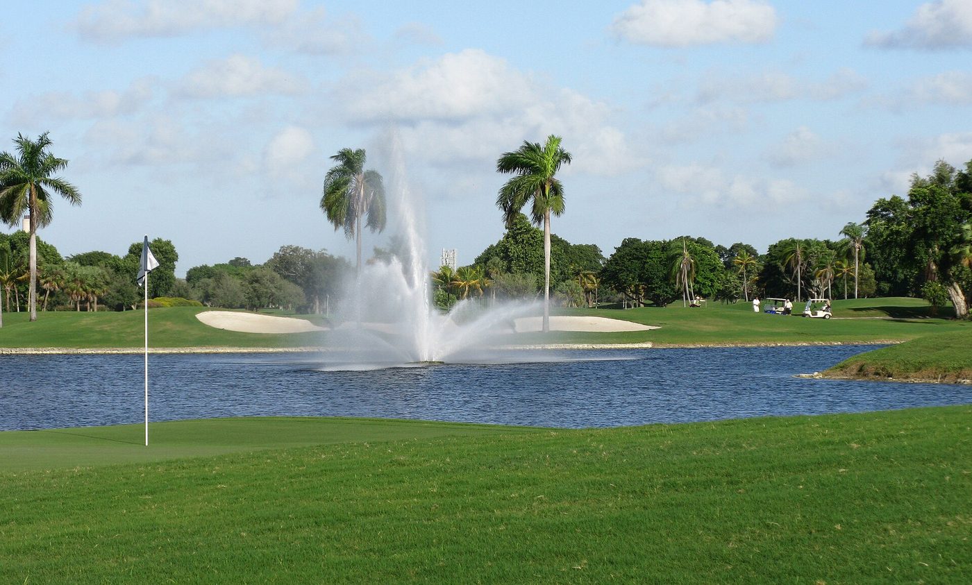 Palm trees, a fountain and the lake beside the 18th hole of the Blue Monster at Doral in Miami